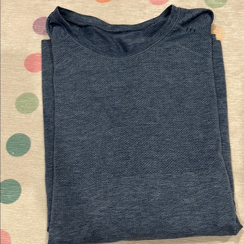 Lululemon T Shirt